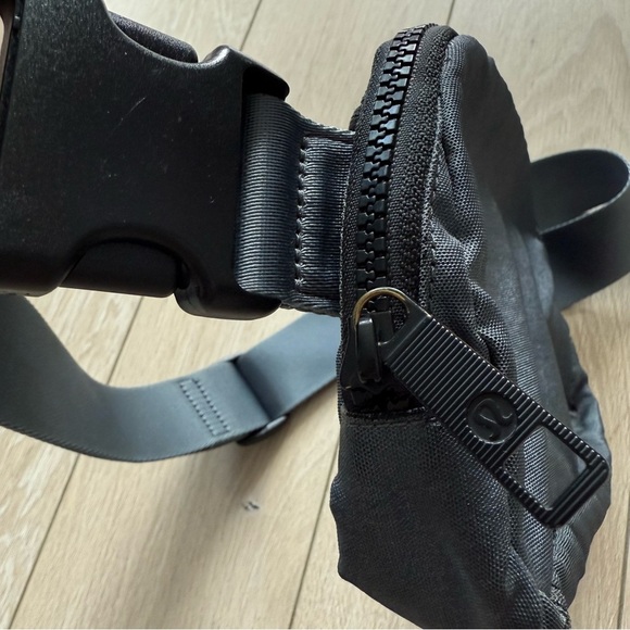 Lululemon Everywhere Belt Bag in Gray - Picture 5 of 7